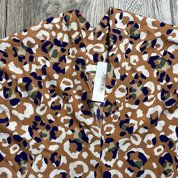 NWT Karlie Leopard Taupe Camo VNeck Blouse, size medium - Picture 11 of 16